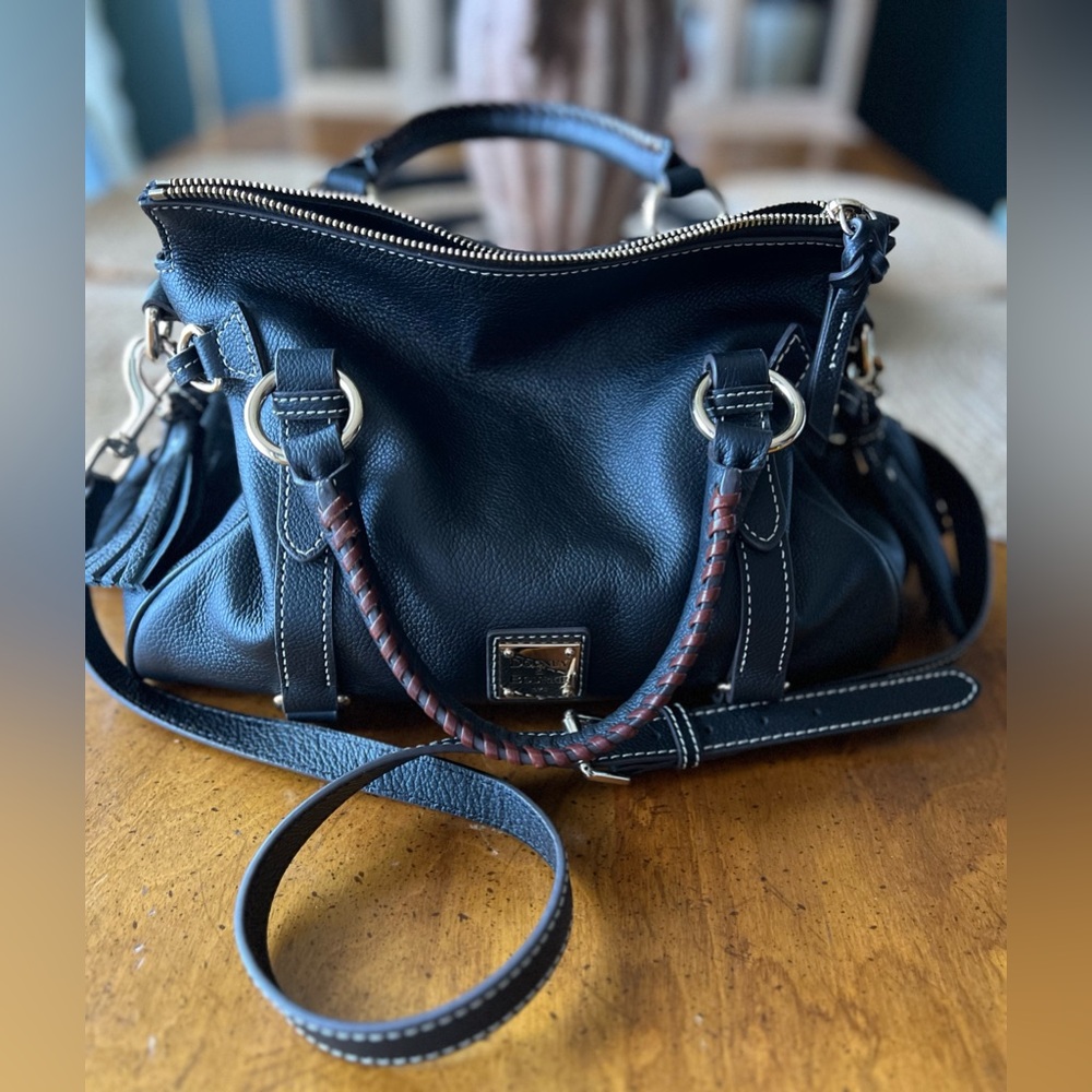 👜 Dooney & Bourke 👜 Leather Satchel, Black